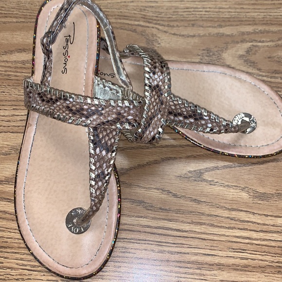 Sandals - Picture 8 of 8